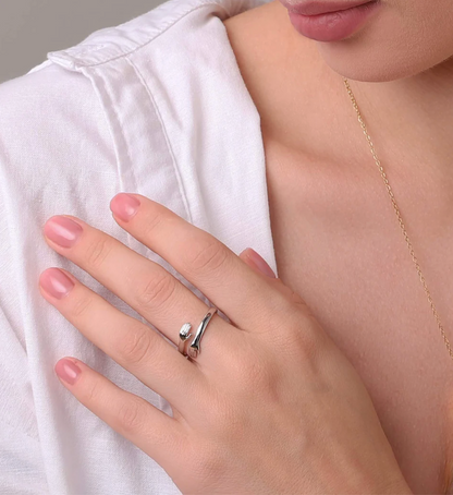 Modiva™ | Hug Ring
